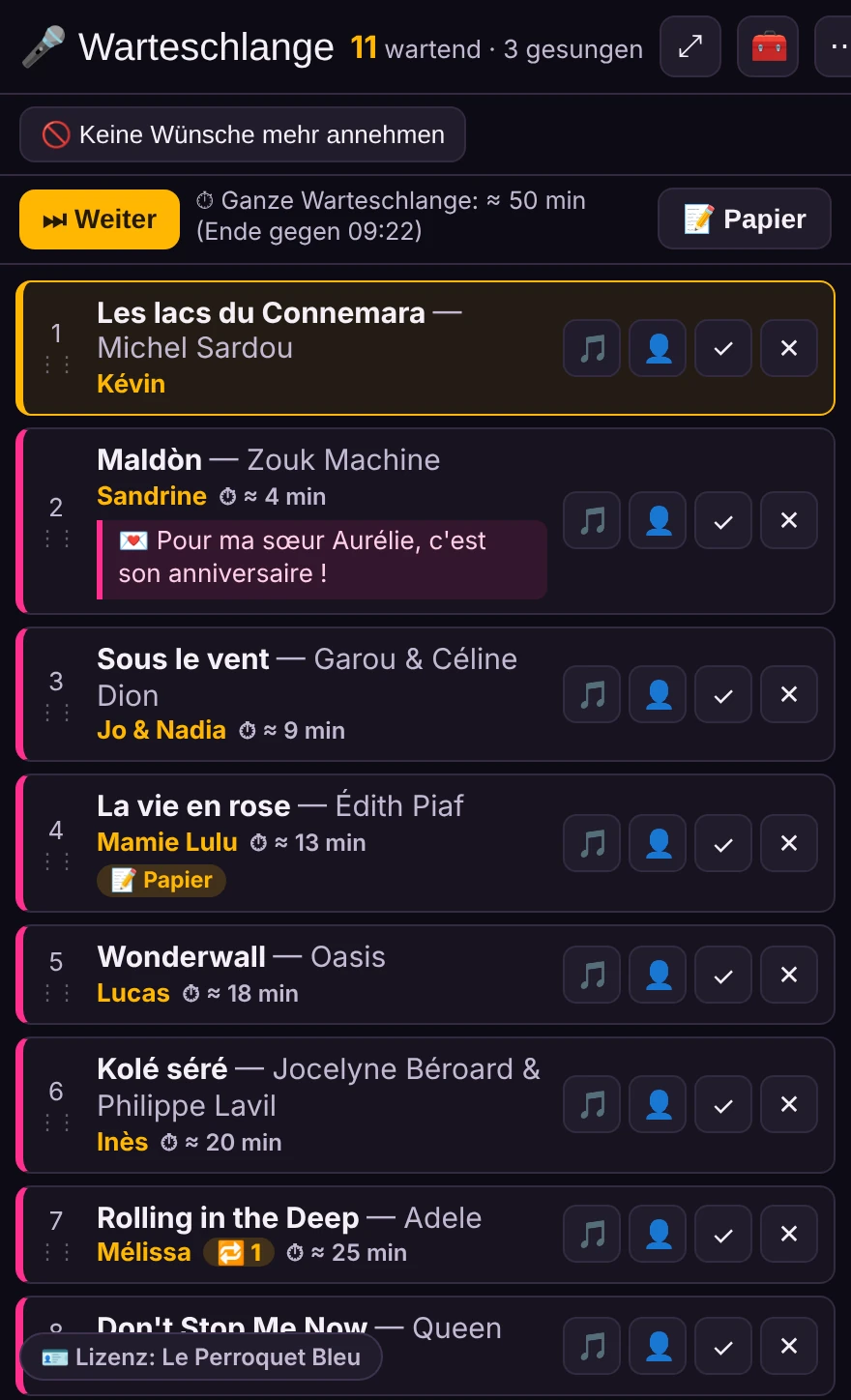 Der Bildschirm des Moderators: die Warteschlange mit Song, Sänger und geschätzter Wartezeit für jeden Wunsch.